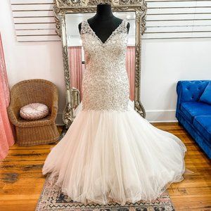 Plus Size Wedding Dress, Brand New Wedding Gown, Allure Wedding Dress Size 26,